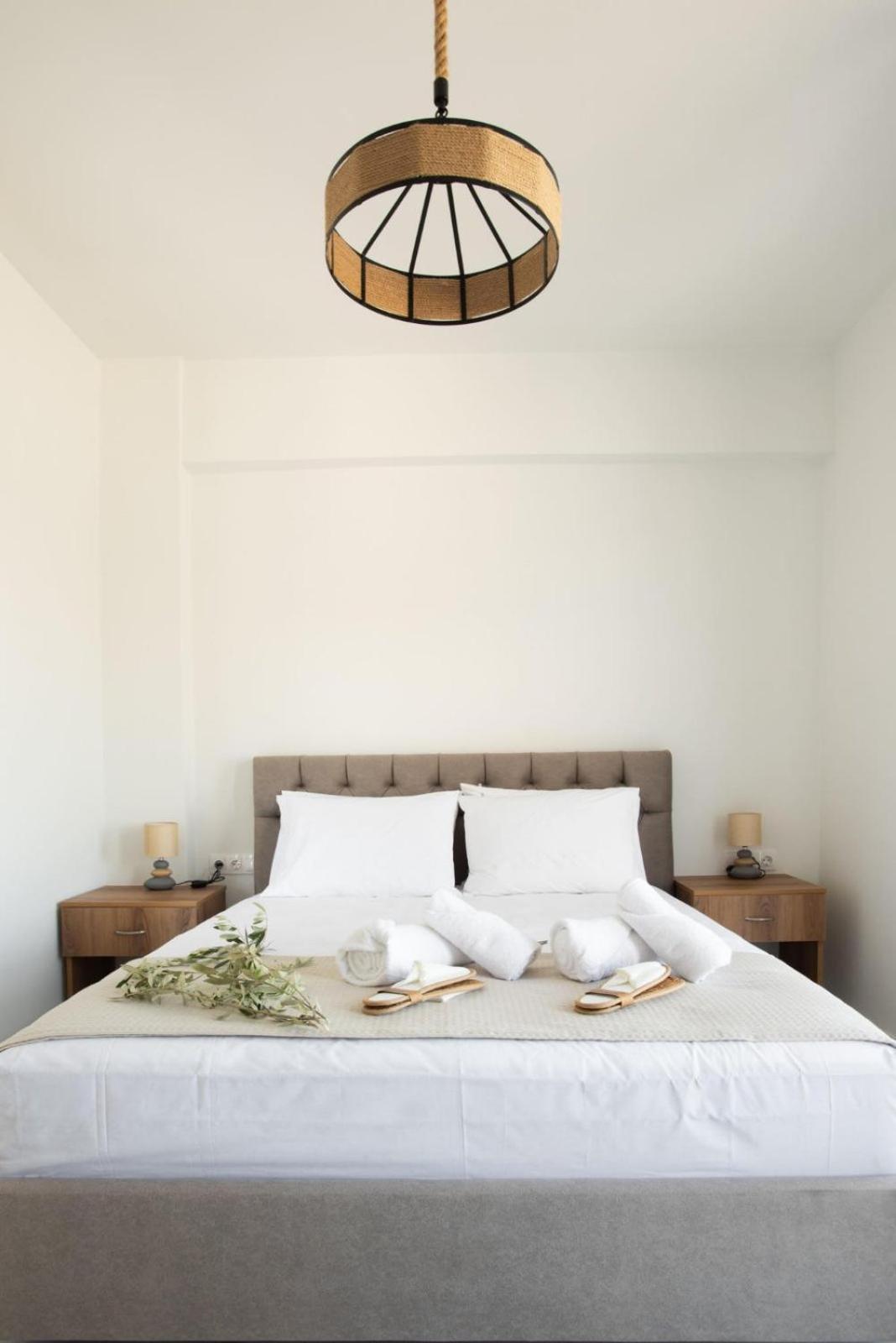 Three Charites Resort Гиалова Екстериор снимка