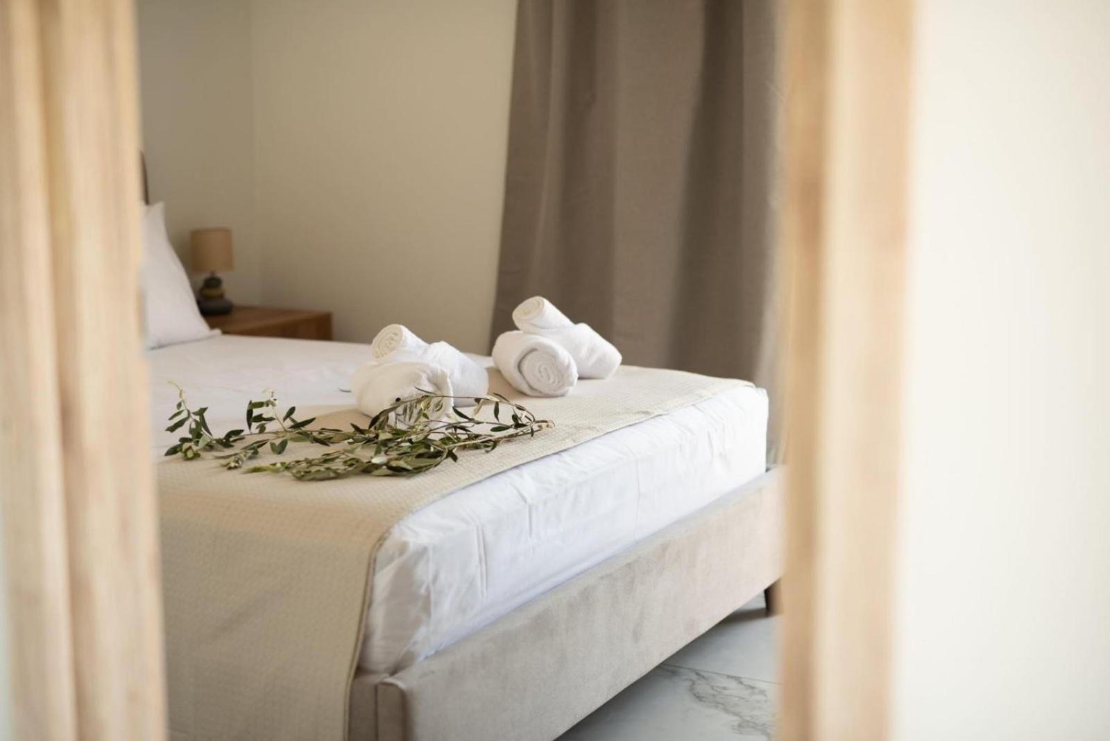 Three Charites Resort Гиалова Екстериор снимка