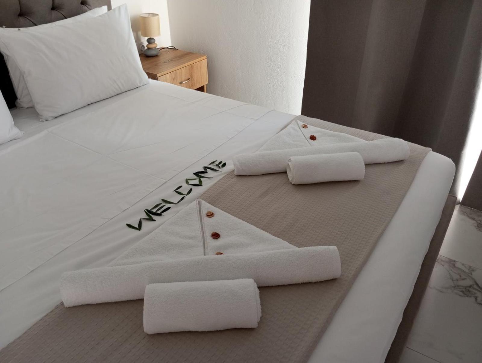 Three Charites Resort Гиалова Екстериор снимка