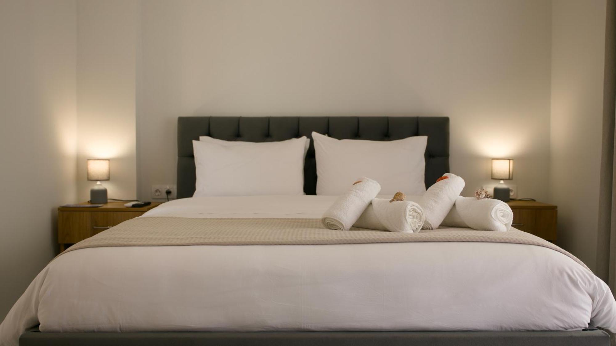 Three Charites Resort Гиалова Екстериор снимка
