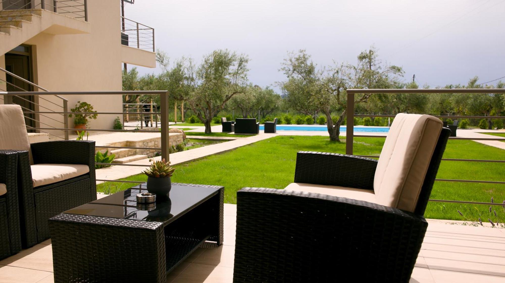 Three Charites Resort Гиалова Екстериор снимка