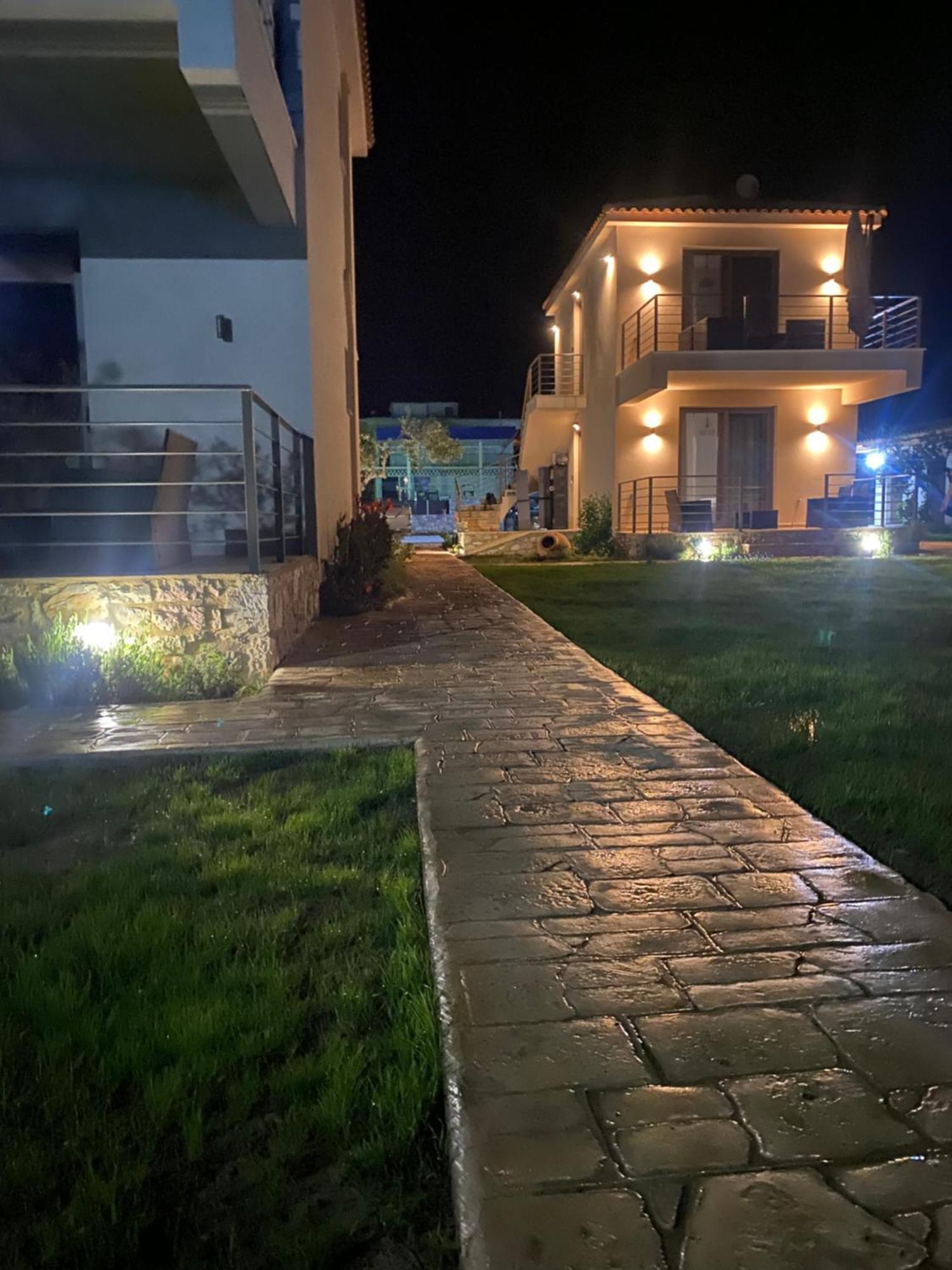 Three Charites Resort Гиалова Екстериор снимка