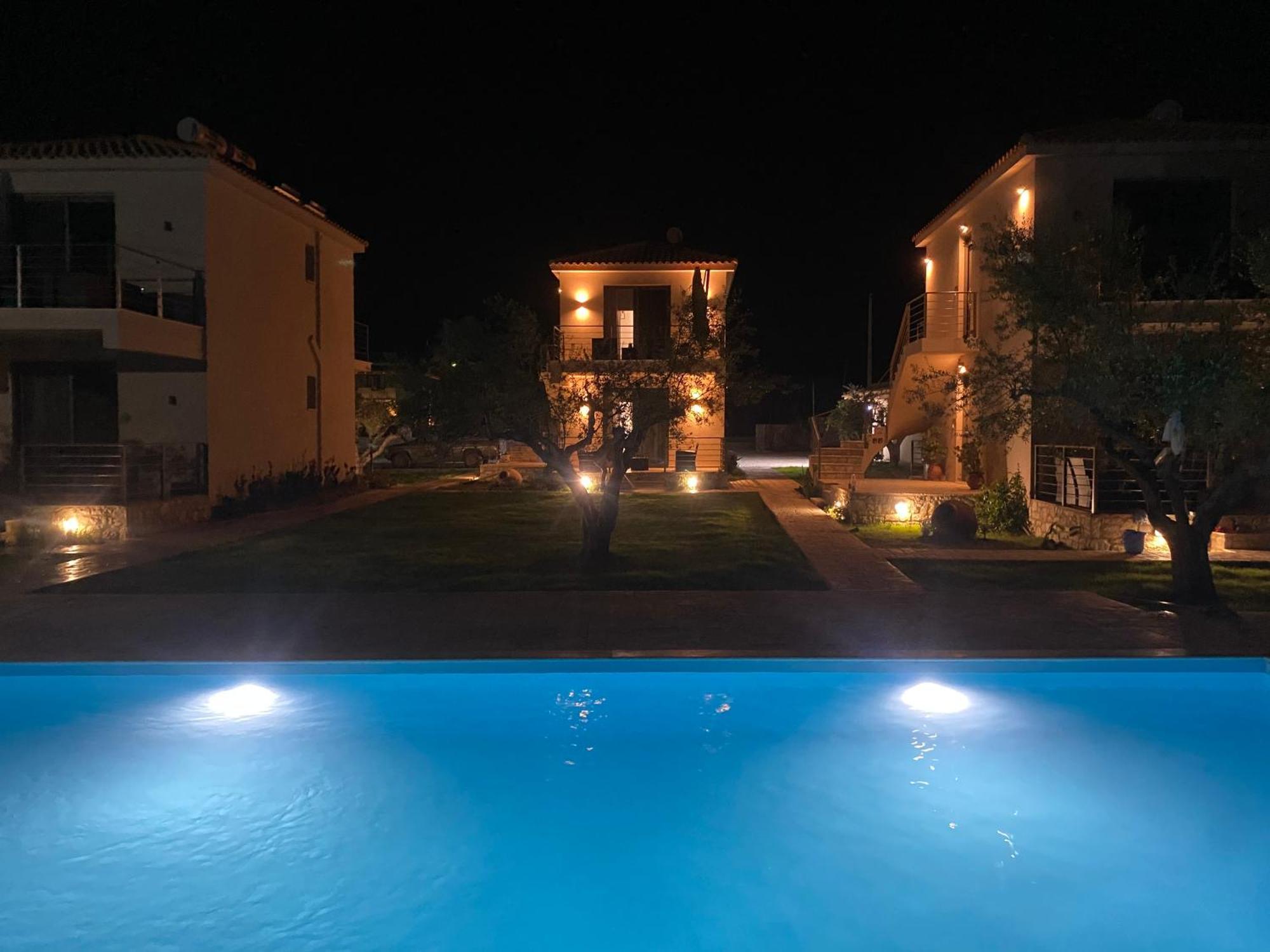 Three Charites Resort Гиалова Екстериор снимка