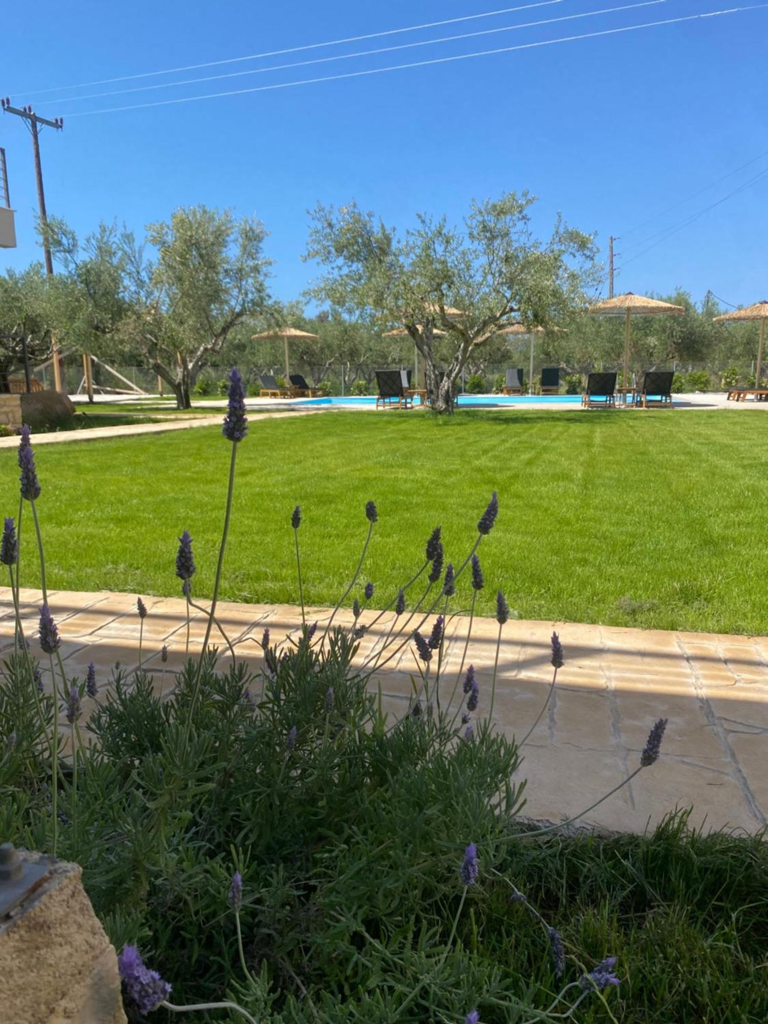Three Charites Resort Гиалова Екстериор снимка