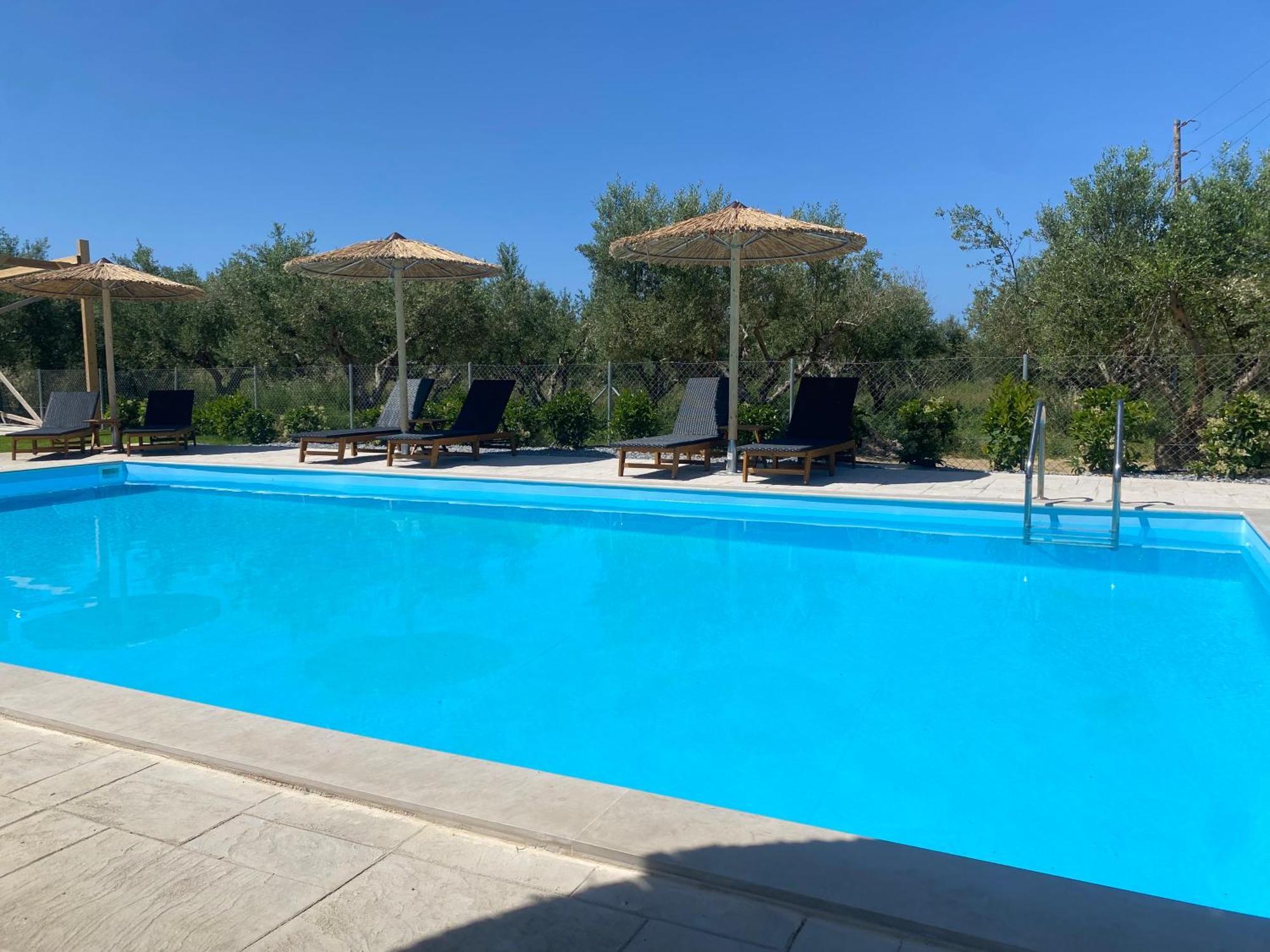 Three Charites Resort Гиалова Екстериор снимка