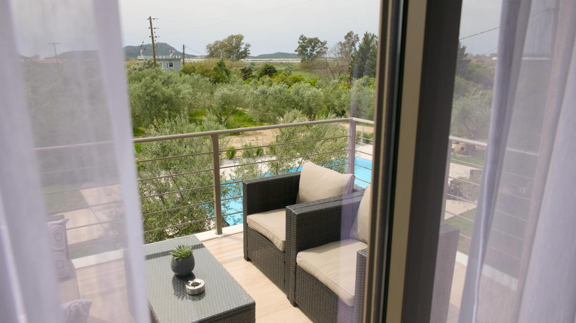 Three Charites Resort Гиалова Екстериор снимка