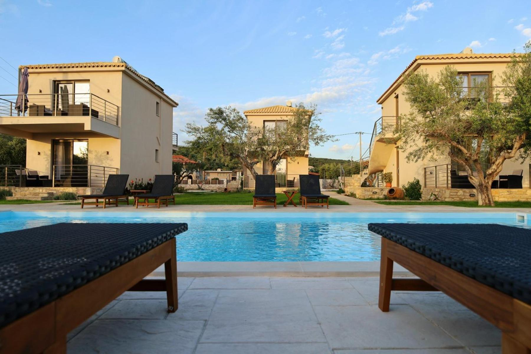Three Charites Resort Гиалова Екстериор снимка